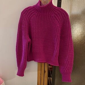 Women's H&M size medium Fuchsia Sweater